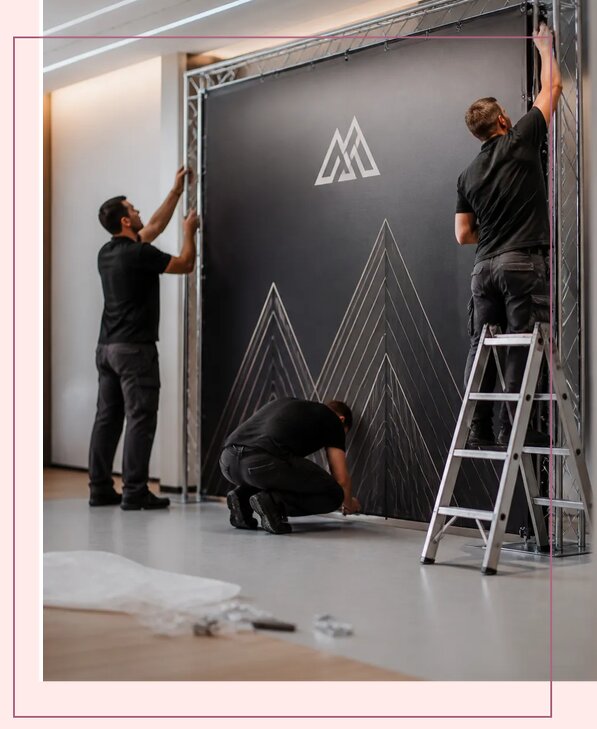 Изготовление и монтаж бренд стены под ключ в Киржаче